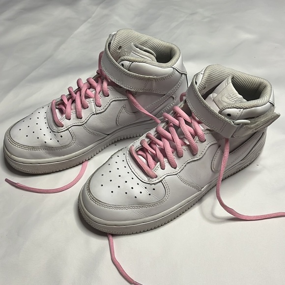 Nike Air Forces - Picture 1 of 8